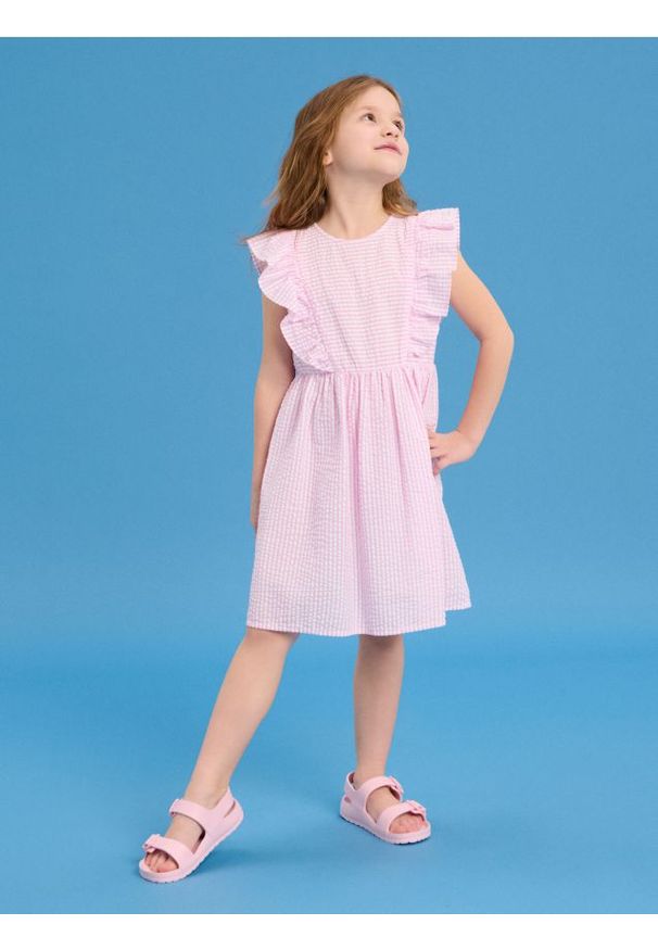 Sinsay - Sukienka w paski z ozdobnymi falbanami przy ramionach - wielobarwny. Wzór: paski