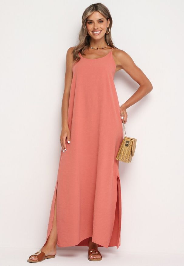 Born2be - Różowa Taliowana Sukienka na Ramiączkach Rivaniell. Okazja: na co dzień, na imprezę. Kolor: różowy. Materiał: jeans. Długość rękawa: na ramiączkach. Typ sukienki: oversize. Styl: casual, elegancki