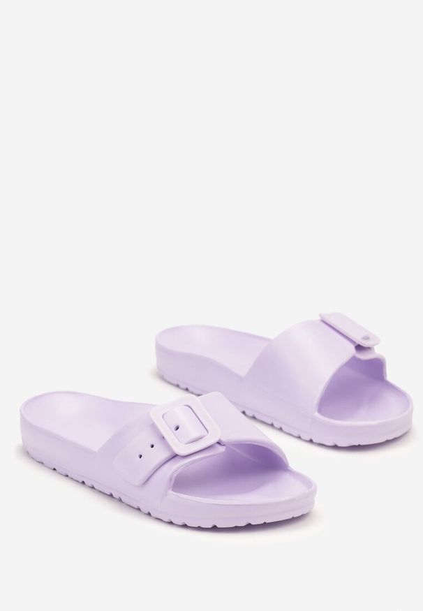 Born2be - Jasnofioletowe Płaskie Piankowe Klapki z Klamerką Nelithia. Okazja: na plażę, na co dzień, na imprezę, na spacer. Kolor: fioletowy. Materiał: jeans, len. Sezon: lato. Styl: elegancki, klasyczny, casual