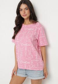 Born2be - Różowy T-shirt Oversize z Bawełny Zdobiony Nadrukiem Sinelra. Okazja: na co dzień. Kolor: różowy. Materiał: bawełna. Wzór: aplikacja, nadruk. Styl: klasyczny, elegancki, casual