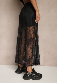 Renee - Czarna Koronkowa Spódnica o Rozkloszowanym Kroju z Rozcięciem Zarlaura. Okazja: na co dzień. Kolor: czarny. Materiał: koronka. Wzór: aplikacja. Styl: casual, elegancki #4