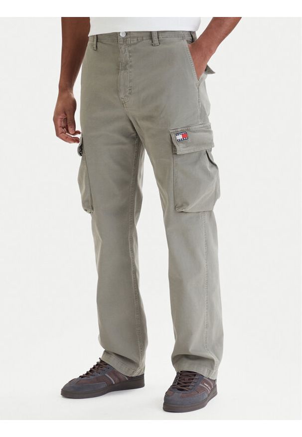 Tommy Jeans Spodnie cargo Otis DM0DM22403 Zielony Regular Fit. Kolor: zielony. Materiał: bawełna