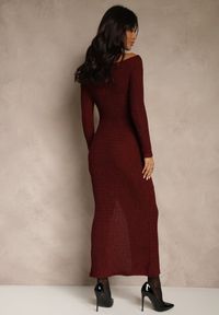 Renee - Bordowa Sukienka o Dopasowanym Kroju Ozdobiona Metaliczną Aplikacją Reittia. Okazja: na imprezę. Kolor: czerwony. Wzór: aplikacja. Sezon: wiosna #3