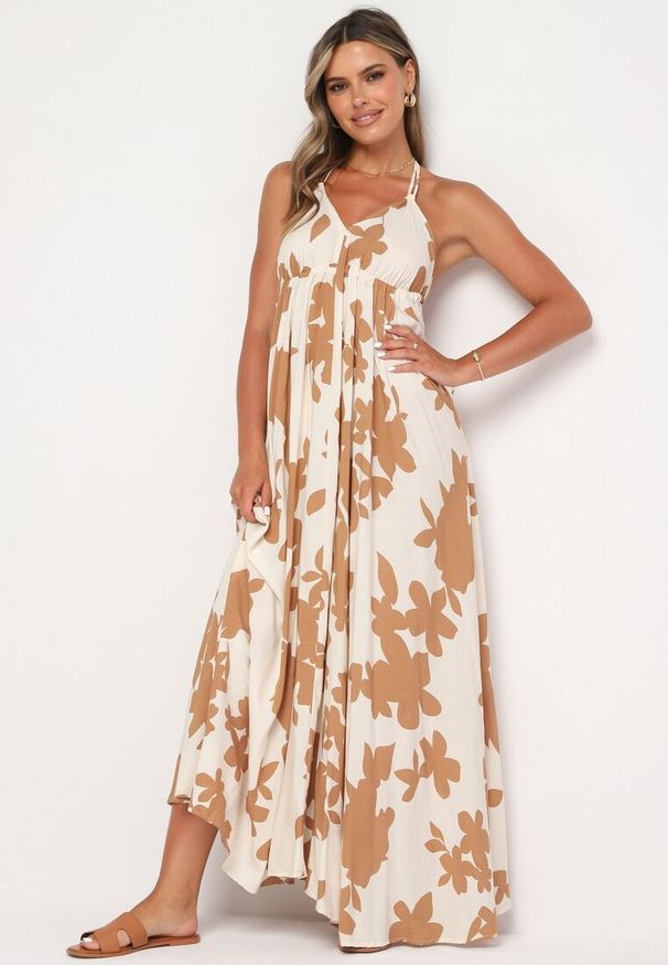 Born2be - Biała Rozkloszowana Sukienka z Wiskozy na Ramiączkach w Kwiaty Nansora. Okazja: na co dzień. Kolor: biały. Materiał: wiskoza. Długość rękawa: na ramiączkach. Wzór: kwiaty. Styl: casual, elegancki