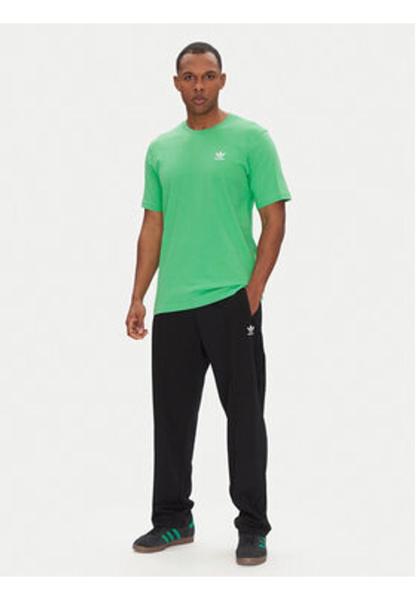 Adidas - adidas T-Shirt Trefoil Essentials JN0235 Zielony Regular Fit. Kolor: zielony. Materiał: bawełna