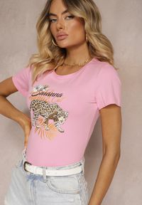 Renee - Różowy Bawełniany T-shirt ze Zwierzęcym Nadrukiem Zeliflea. Okazja: na co dzień. Kolor: różowy. Materiał: bawełna. Wzór: motyw zwierzęcy, nadruk. Sezon: lato, wiosna. Styl: casual, klasyczny, elegancki #1