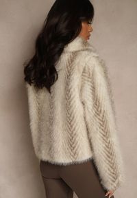 Renee - Jasnobeżowa Klasyczna Kurtka Futerko z Zapięciem na Zamek Błyskawiczny Tuswella. Kolor: beżowy. Materiał: futro. Styl: klasyczny #6