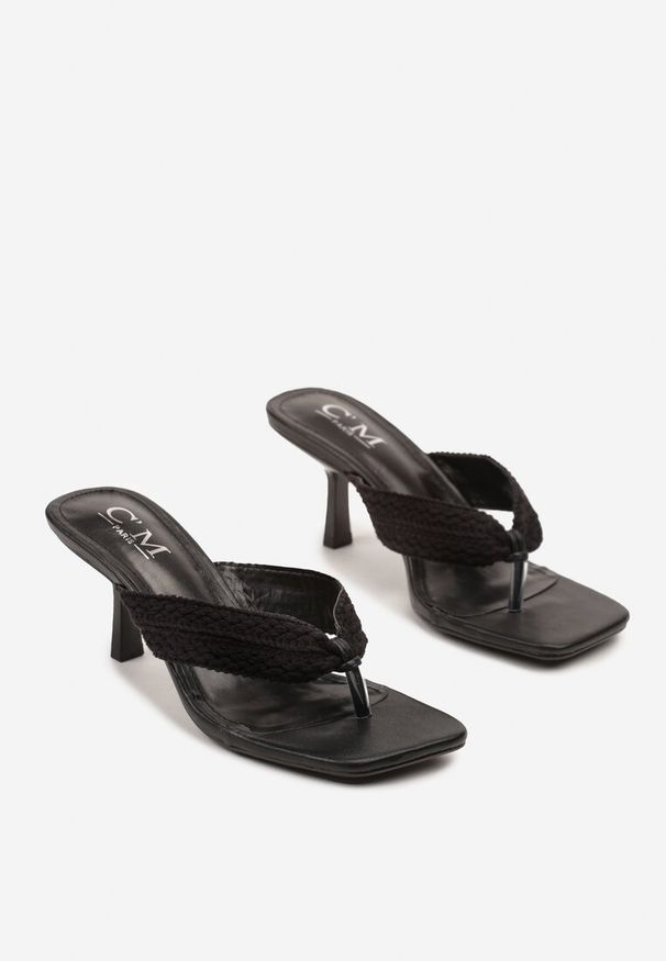 Renee - Czarne Klapki na Obcasie Szpilce w Stylu Japonek Ravzeki. Okazja: na co dzień. Nosek buta: otwarty. Kolor: czarny. Materiał: jeans. Obcas: na obcasie. Styl: elegancki, casual. Wysokość obcasa: średni
