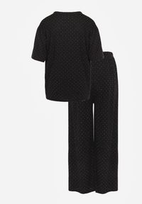 Renee - Czarny Oversizowy Komplet Zdobiony Cyrkoniami T-shirt i Spodnie Arnateia. Kolor: czarny. Wzór: aplikacja #3