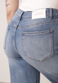 Born2be - Niebieskie Jeansy z Wysokim Stanem i Szerokimi Nogawkami z Bawełną i Wiskozą Corraesea. Okazja: na co dzień. Stan: podwyższony. Kolor: niebieski. Styl: elegancki, klasyczny, casual #3