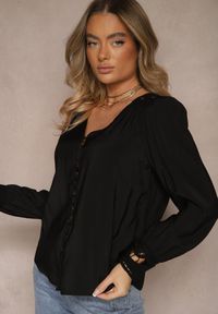 Renee - Czarna Koszula Ozdobiona Ażurowym Wzorem Erivora. Kolor: czarny. Materiał: jeans. Wzór: ażurowy, aplikacja. Styl: elegancki #2