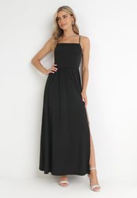 Born2be - Czarna Sukienka Maxi na Ramiączkach z Rozcięciem na Dole i Kwadratowym Dekoltem Jacklyn. Typ kołnierza: dekolt kwadratowy. Kolor: czarny. Długość rękawa: na ramiączkach. Sezon: wiosna, lato. Długość: maxi #4
