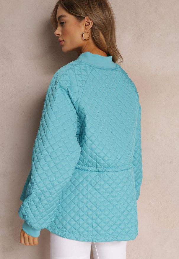 Renee - Niebieska Pikowana Kurtka Bomberka ze Ściągaczami Libbie. Kolor: niebieski. Styl: elegancki