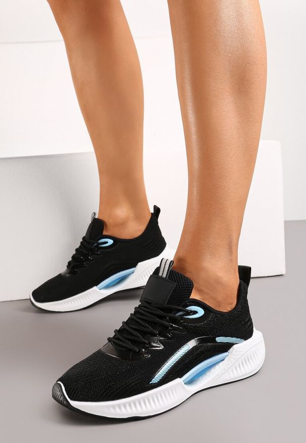 Renee - Czarne Buty Sportowe z Siateczki z Ozdobną Wstawką na Podeszwie Yllaria. Kolor: czarny