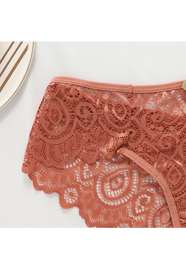 Intica - Figi z koronki na romantyczne okazje Roni. Kolor: biały. Materiał: koronka. Wzór: koronka