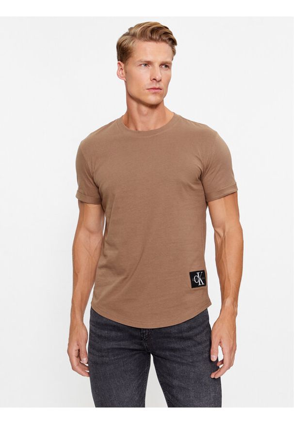 T-Shirt Calvin Klein Jeans. Kolor: brązowy. Materiał: bawełna