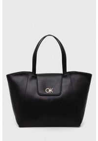 Calvin Klein torebka kolor czarny. Kolor: czarny. Rodzaj torebki: na ramię #1