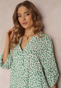 Renee - Zielona Rozszerzana Bluzka w Kwiaty z Rękawem 3/4 z Wiskozy Alethi. Kolekcja: plus size. Kolor: zielony. Materiał: wiskoza. Wzór: kwiaty. Sezon: jesień, wiosna