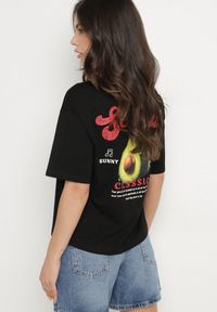 Born2be - Czarny T-shirt z Bawełną i Motywem Awokado Addixa. Okazja: na co dzień. Kolor: czarny. Materiał: bawełna. Styl: klasyczny, casual #6
