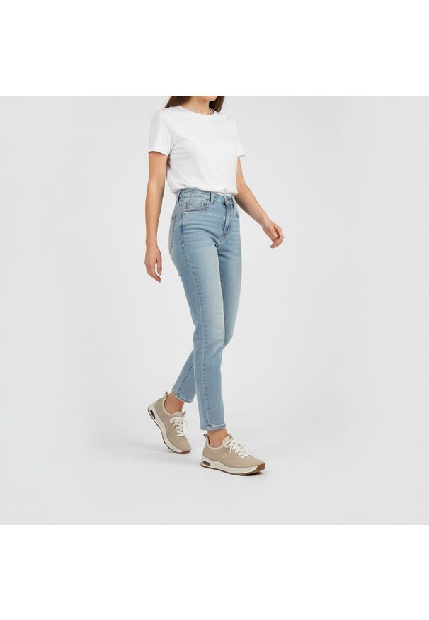 Półbuty damskie Rieker, cholewka ze skóry ekologicznej sportowa sylwetka wsuwane miękka amortyzowana podeszwa, beżowe, 44562-62. Okazja: na spacer, na co dzień. Zapięcie: bez zapięcia. Kolor: beżowy. Materiał: skóra ekologiczna. Szerokość cholewki: normalna. Styl: sportowy