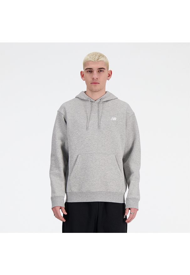 Bluza męska New Balance MT41508AG – szara. Kolor: szary. Materiał: poliester, bawełna, dresówka, tkanina. Wzór: aplikacja
