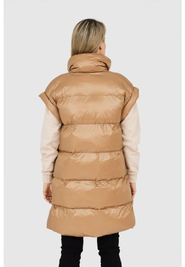 Blauer USA - BLAUER Długi brązowy bezrękawnik damski Daisy, Rozmiar S. Kolor: brązowy. Materiał: poliamid. Długość rękawa: bez rękawów. Długość: długie