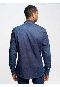 Big-Star - Koszula męska jeansowa Chuck 578. Kolor: niebieski. Materiał: jeans. Długość rękawa: długi rękaw. Długość: długie. Styl: klasyczny #4