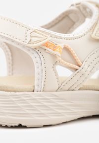 Born2be - Jasnobeżowe Sportowe Sandały na Rzep z Wkładką ze Skóry Naturalnej Arrilan. Okazja: na co dzień, na spacer. Zapięcie: rzepy. Kolor: beżowy. Materiał: skóra. Sezon: lato. Styl: sportowy #2