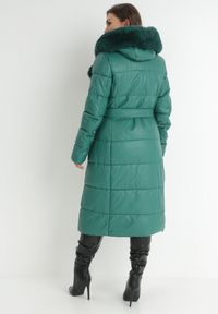 Born2be - Zielona Kurtka Długa Pikowana Płaszcz z Imitacji Skóry z Futerkiem Sezee. Kolekcja: dla wysokich. Kolor: zielony. Materiał: skóra, futro. Długość: długie. Sezon: zima, jesień #2