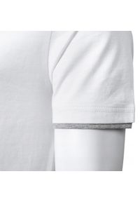 Jednokolorowa Koszulka z Lamówką - Pako Jeans - Biała. Okazja: na co dzień. Kolor: biały. Materiał: bawełna. Styl: casual #6