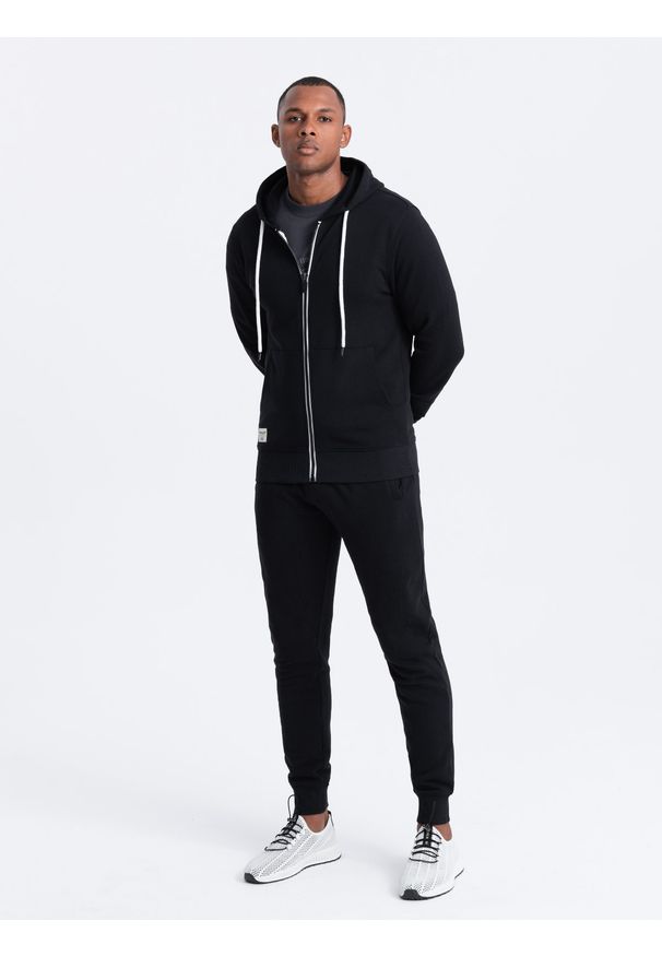 Ombre Clothing - Męski komplet dresowy bluza rozpinana + spodnie joggery – czarny V5. Okazja: na co dzień. Typ kołnierza: kaptur. Kolor: czarny. Materiał: dresówka. Wzór: aplikacja. Styl: casual