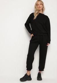 Born2be - Czarny Komplet Dresowy z Bawełną Bluza i Spodnie Joggery Ette. Kolor: czarny. Materiał: dresówka, bawełna