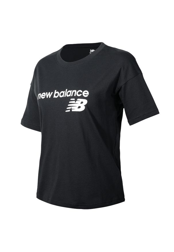 New Balance WT03805BK. Materiał: bawełna, jersey. Wzór: napisy. Styl: klasyczny
