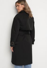 Born2be - Czarny Płaszcz w Stylu Trencza Ozdobiony Paskiem z Klamrą Ninellira. Kolor: czarny. Materiał: jeans. Długość rękawa: długi rękaw. Długość: długie. Wzór: aplikacja. Styl: klasyczny, elegancki #3