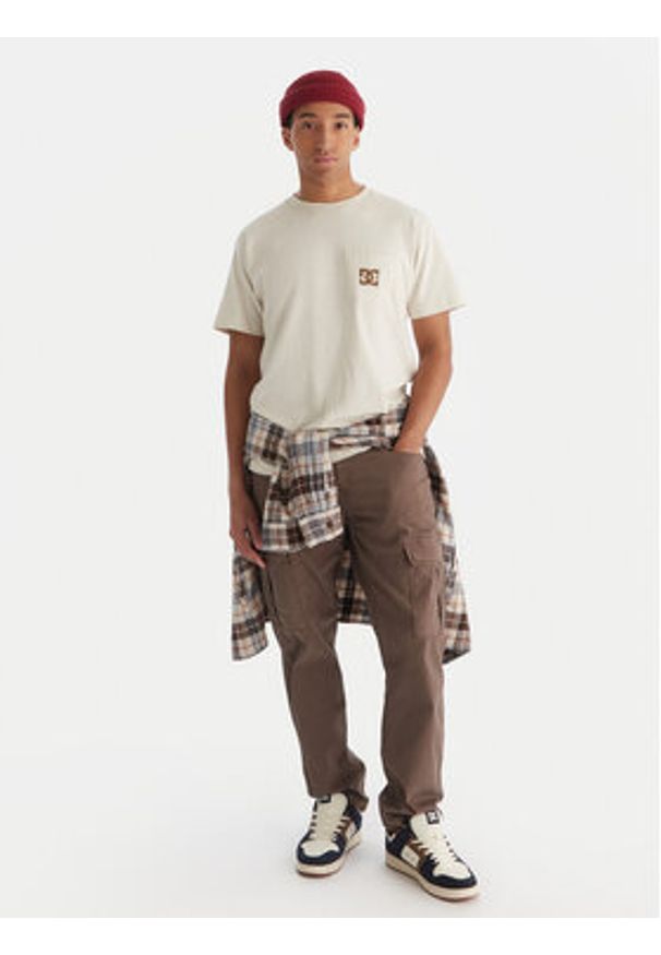 DC Shoes T-Shirt Star Pocket ADYZT05377 Beżowy Regular Fit. Kolor: beżowy. Materiał: bawełna