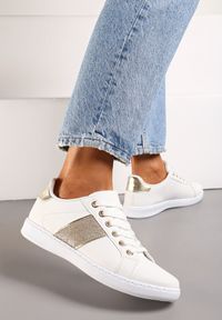 Renee - Biało-Złote Sneakersy Sznurowane Ozdobione Brokatem Vistasta. Nosek buta: okrągły. Zapięcie: sznurówki. Kolor: biały. Materiał: materiał. Wzór: aplikacja. Obcas: na obcasie. Wysokość obcasa: niski #6