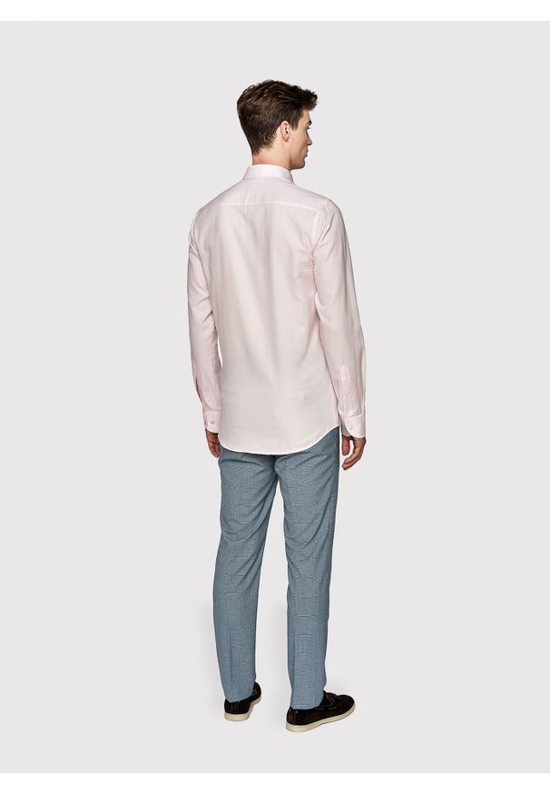 Pako Lorente - PAKO LORENTE – Gładka elegancka koszula męska w kolorze różowym. Typ kołnierza: kołnierzyk klasyczny. Kolor: różowy. Materiał: bawełna. Długość rękawa: długi rękaw. Długość: długie. Wzór: gładki. Styl: elegancki