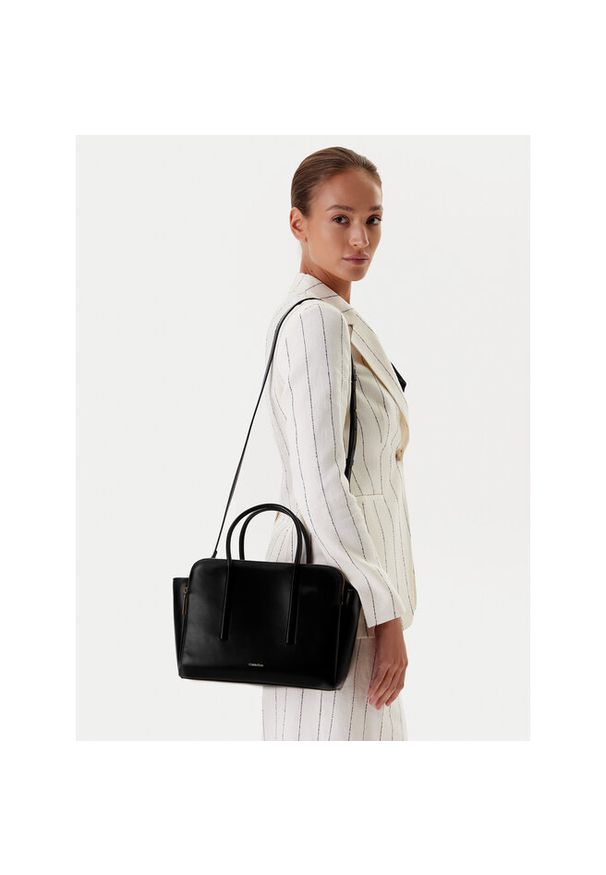 Torebka Calvin Klein. Kolor: czarny