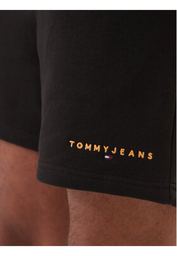 Tommy Jeans Szorty sportowe Contrast Linear DM0DM22697 Czarny Regular Fit. Kolor: czarny. Materiał: bawełna. Styl: sportowy