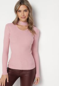 Born2be - Jasnoróżowy Sweter z Golfem z Ozdobnym Wycięciem Essine. Typ kołnierza: golf. Kolor: różowy. Materiał: materiał. Sezon: zima