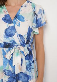 Born2be - Niebieska Sukienka w Kwiaty o Kopertowym Kroju z Wiązanym Paskiem Redanae. Okazja: na co dzień. Kolor: niebieski. Wzór: kwiaty. Typ sukienki: kopertowe. Styl: casual, elegancki #5