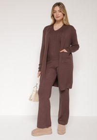 Born2be - Brązowy Komplet Dzianinowy z Bawełną Spodnie Kamizelka i Długi Kardigan Meviravia. Kolor: brązowy. Materiał: dzianina, bawełna #1