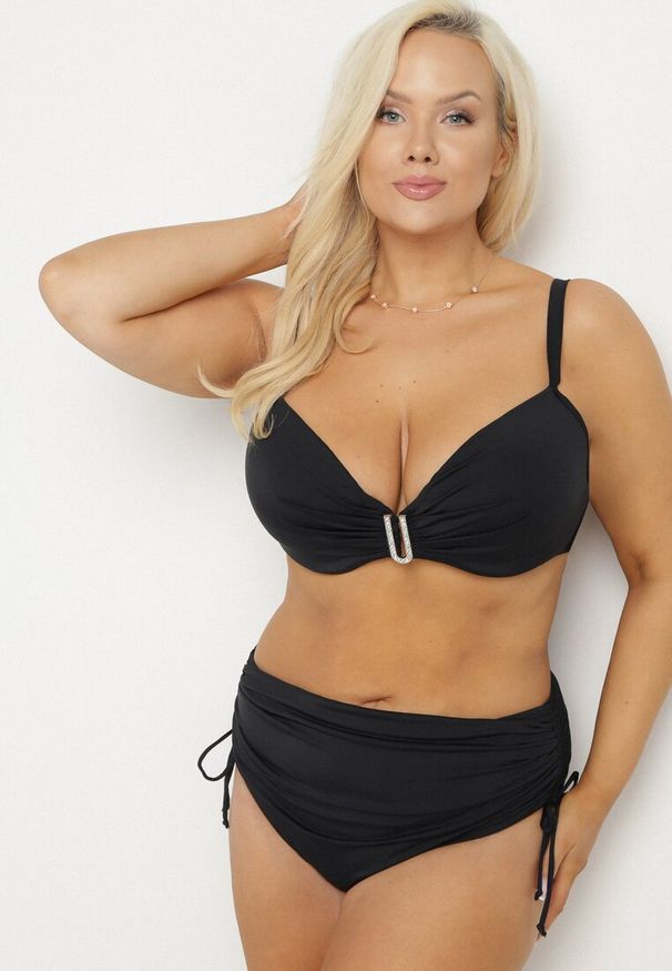 Born2be - Czarne Bikini Biustonosz z Marszczeniem i Majtki Figi ze Ściągaczami Kinevia. Kolekcja: plus size. Kolor: czarny