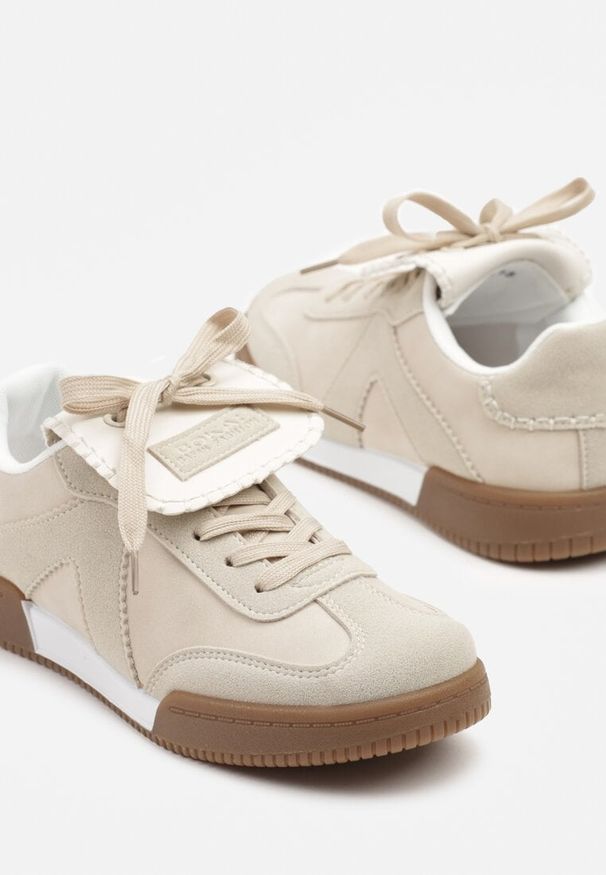 Born2be - Beżowe Sneakersy Tenisówki z Ozdobnym Językiem Alaviela. Okazja: na co dzień. Kolor: beżowy. Materiał: jeans. Wzór: aplikacja