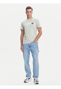 Tommy Jeans T-Shirt Dna Flag DM0DM21941 Zielony Regular Fit. Kolor: zielony. Materiał: bawełna