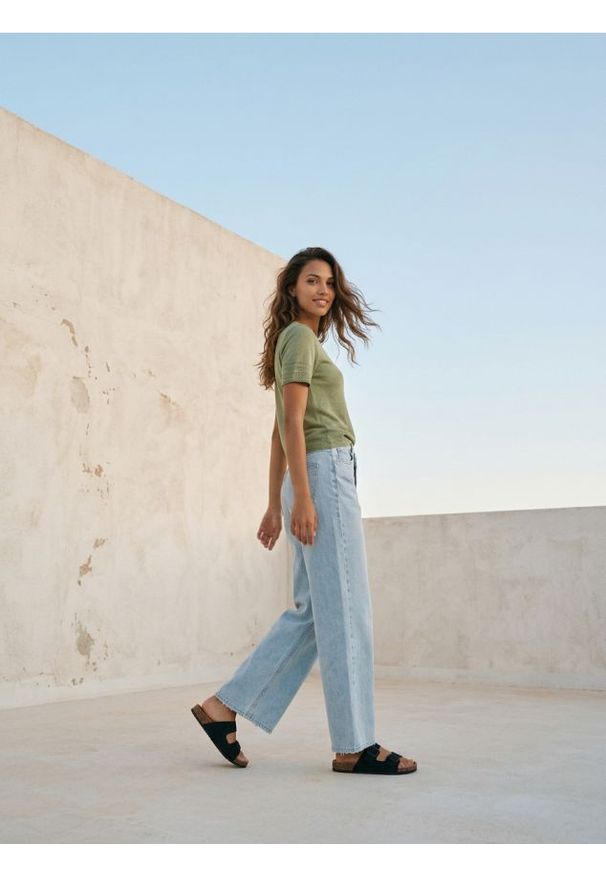 Sinsay - Swetrowa bluzka z ażurowymi detalami i wiskozą - zielony. Kolor: zielony. Materiał: wiskoza. Wzór: ażurowy