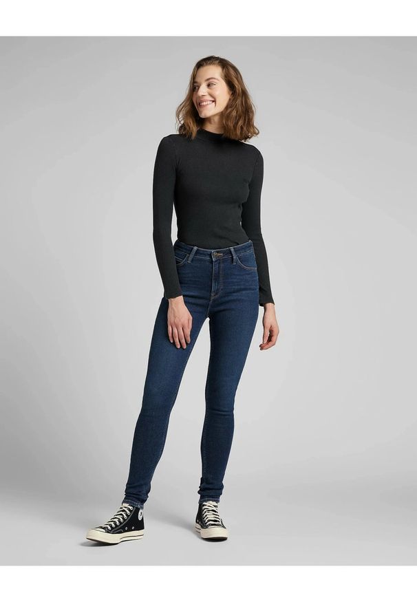 Lee - LEE IVY DAMSKIE SPODNIE JEANSOWE WORN WILLOW L32ETVVA 112143844. Stan: podwyższony. Długość: długie. Wzór: aplikacja. Styl: retro, vintage