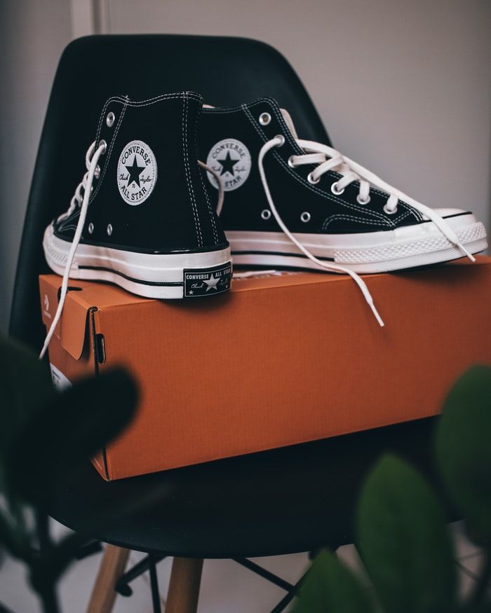 czarne trampki converse.jpeg