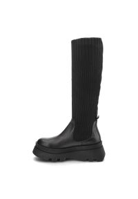 Czarne Kozaki Artiker Damskie Wygodne Modne Buty. Zapięcie: bez zapięcia. Kolor: czarny. Materiał: materiał, skóra. Szerokość cholewki: normalna. Sezon: zima, jesień. Obcas: na platformie. Styl: elegancki #3