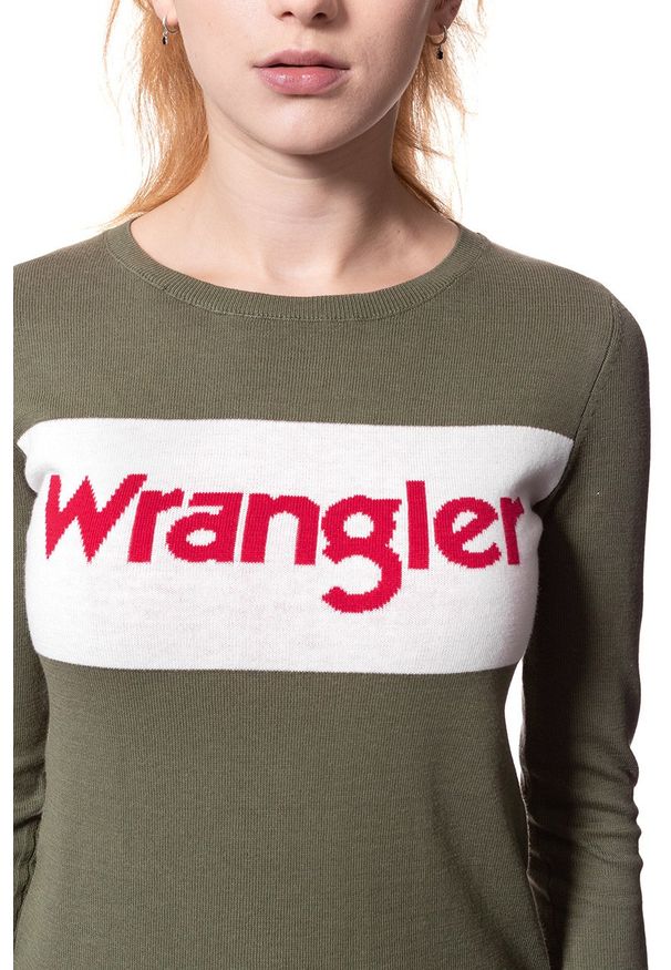 Wrangler - DAMSKI SWETER WRANGLER INTARISA KNIT DEEP LICHEN GRN W800SPW1X 112132198. Wzór: nadruk